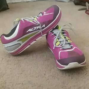 FLASH SALE Altra Womens Sneakers
